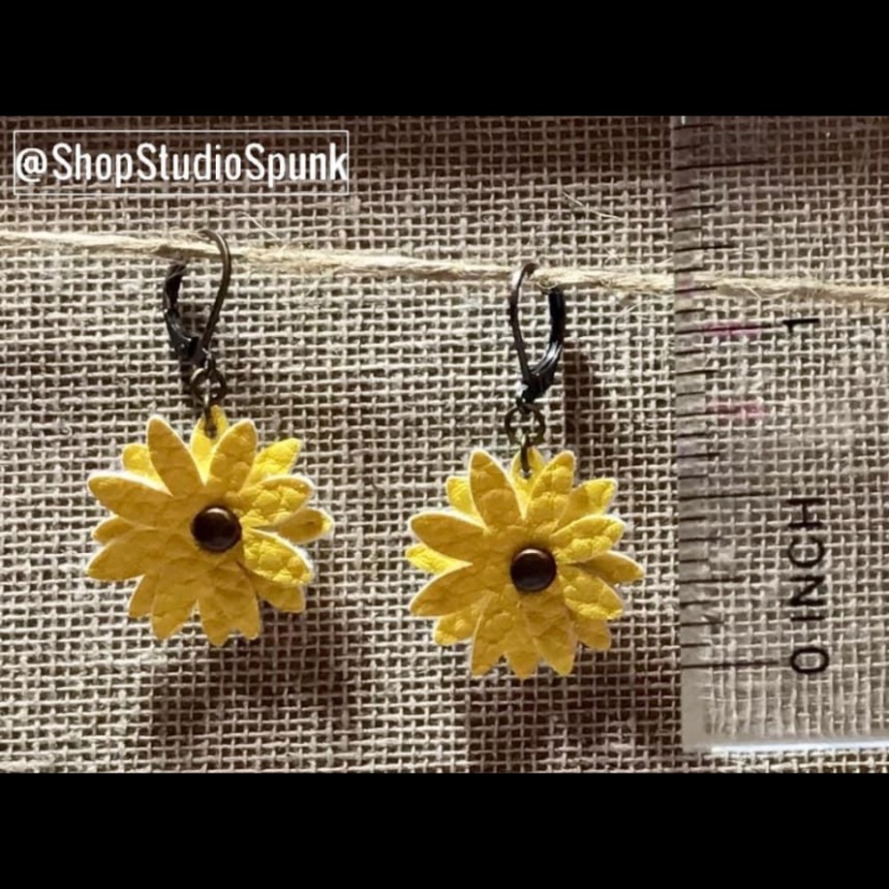 Faux Leather Daisy Flower Earrings